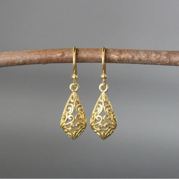 Must Go‼️ NWOT Gold Filigree Dangle Earrings. Read Description Carefully Below
